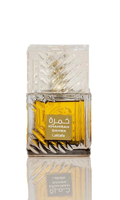 Khamrah Qahwa une bouteille de parfum élégante en flacon sur fond blanc 