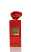 Privé Rouge une bouteille de parfum élégante en flacon sur fond blanc