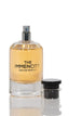 The Immencity une bouteille de parfum élégante en flacon sur fond blanc avec le bouchon au sol